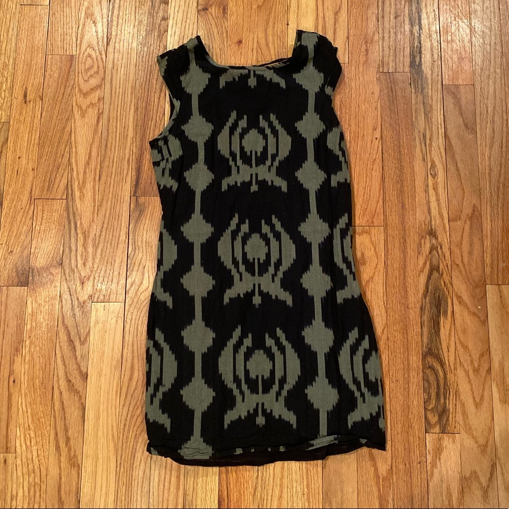 Printed black dress with an open/tie back